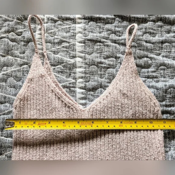 American Eagle, ribbed style, ladies tank, soft pink colour, size Med, EUC - Picture 9 of 10